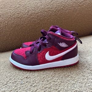 Kids Jordan 1 Mids in red and burgundy size Toddler 10